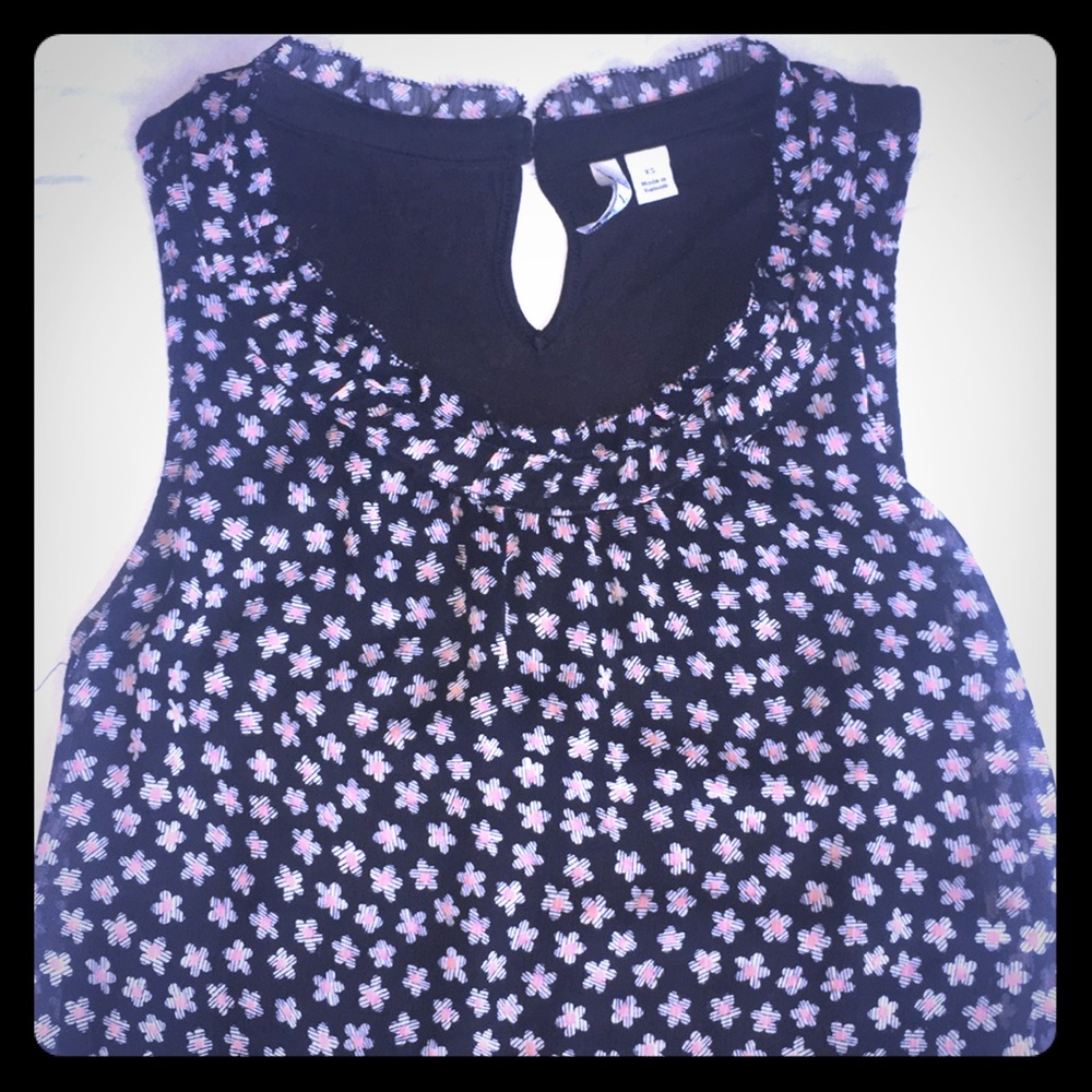 Elle sleeveless blouse with a pretty floral print.